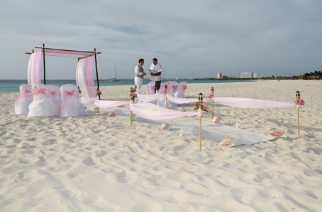 Aruba beach ceremony decoration