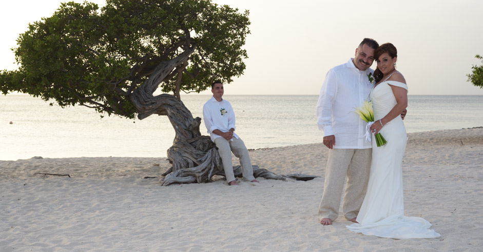 Wedding ceremony at Aruba's famous Divi (Fofoti) trees